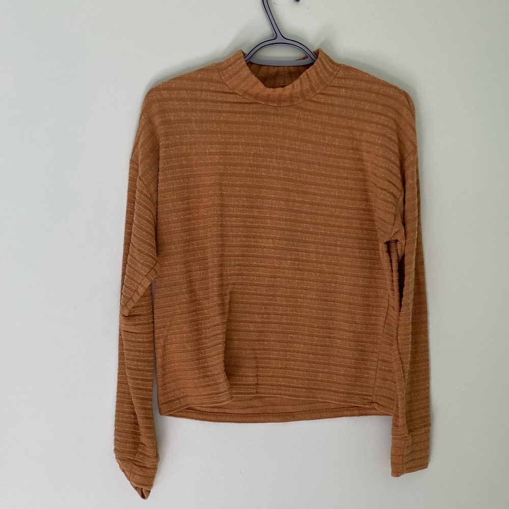 Mustard yellow long sleeved crop top